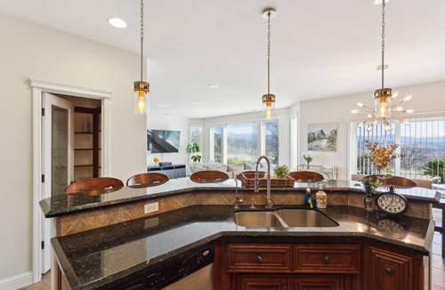 Bella Vista Villa | NEW! Stunning Mountain Retreat with Unmatched Views