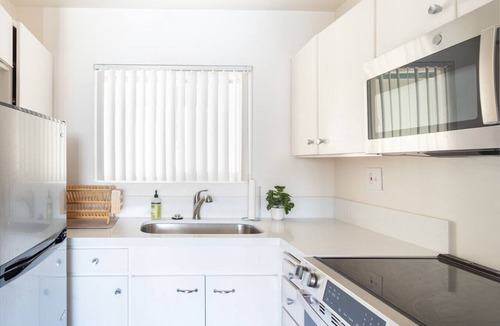 South Mission Beach Condo | NEW Stylish Bay View Getaway+Parking+Steps to Beach!