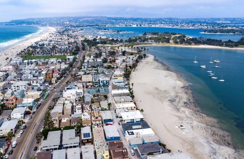 South Mission Beach Condo | NEW Stylish Bay View Getaway+Parking+Steps to Beach!