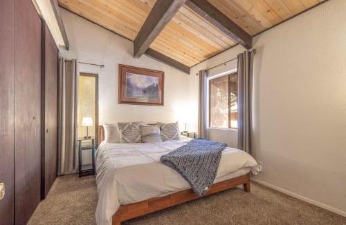 Summit Estates House | New Summit House Slopes, Lake, Village, Yard, AC