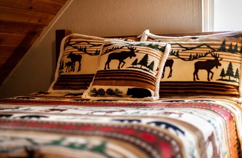 North Upper Truckee Cabin | *NEW* The Moose Haven