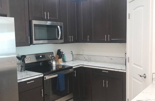 Goldendale House | New townhouse, Class 2 EV charger, private back patio, muscle car garage