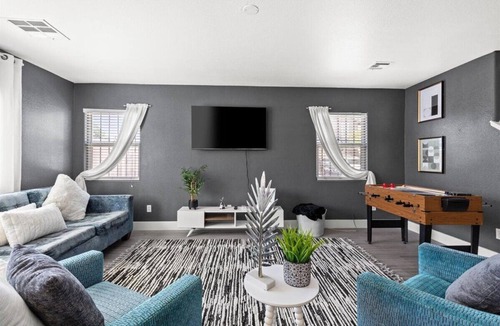 Las Vegas House | New! Vegas Oasis | 4 Bed 3 Bath | GRILL | Central