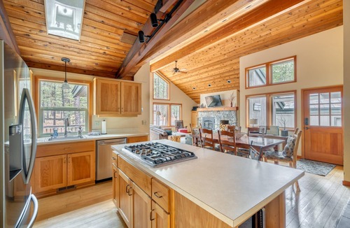 Black Butte Ranch House | NEW Winter Retreat at Black Butte Ranch