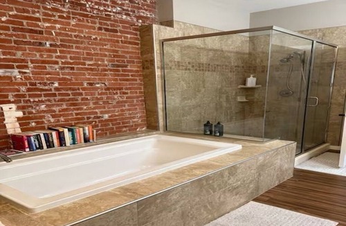Brownstown Condo | New York Style 2-bedroom condo in charming Downtown Yakima