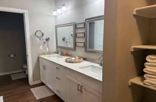 Brownstown Condo | New York Style 2-bedroom condo in charming Downtown Yakima