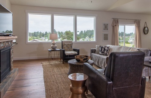 Warrenton House | Newly-Built, Lake-View Getaway with Firepit and Bikes - 1 Mile from Beach