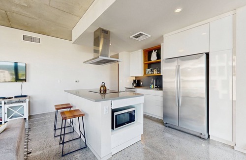 Uptown Condo | Newly Finished Nob Hill Condo w/Great Walkability and Central Location