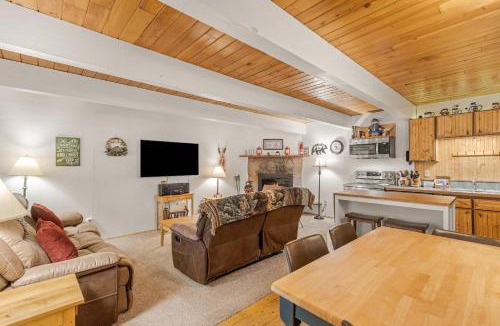 Government Camp House | Newly remodeled cabin-style condo near skiing & attractions - dogs welcome