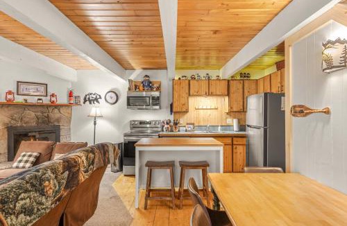 Government Camp House | Newly remodeled cabin-style condo near skiing & attractions - dogs welcome