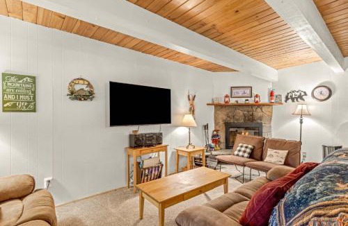 Government Camp House | Newly remodeled cabin-style condo near skiing & attractions - dogs welcome