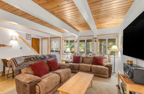 Government Camp House | Newly remodeled cabin-style condo near skiing & attractions - dogs welcome
