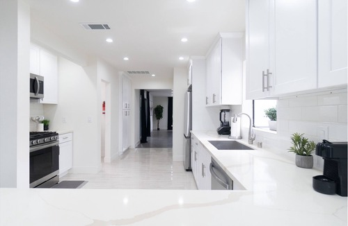 Sunland-Tujunga House | Newly Remodeled Gated House w/Pool