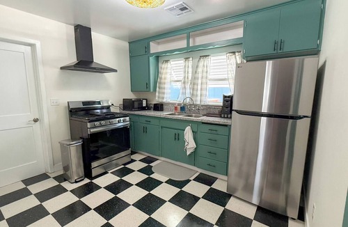 Reedley House | Newly Remodeled Guesthouse Near Parks & Downtown