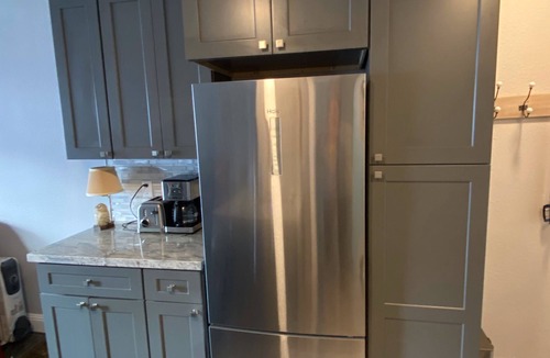 Truckee Apartment | Newly Remodeled Ski in Ski Out Cabinette
