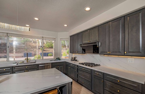 Valle Lindo House | Newly Remodeled Suburban House