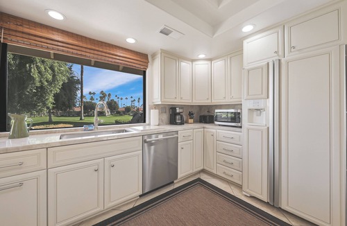 Palm Desert House | Newly Remodeled With Open Floorplan in Monterey Country Club