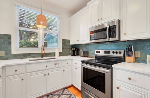 Saint Simons Island House | NEWLY RENOVATED! Immaculate Beach Cottage, Walk to Beaches, Restaurants, Shopping!