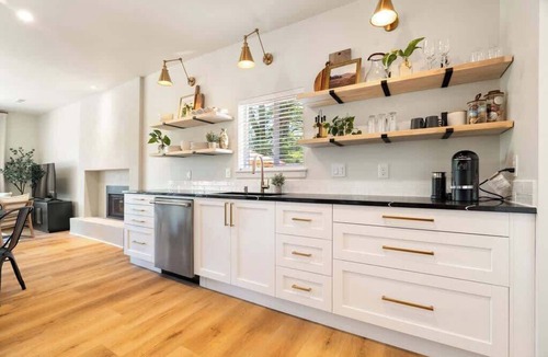 Camas House | Newly Renovated Home w/Hot Tub And Guest Suite