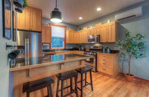 Eastsound Cabin | Newly Updated Cottage with Hot Tub, 2 fireplaces, fire pit