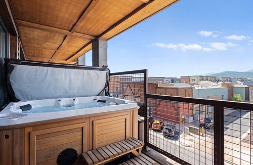 Kimball Junction Condo | Newpark 304-A | Private Hot Tub | Kitchenette | Olympic Park & Mtn View | Fireplace | Pool & Hot Tub
