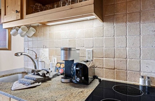 Kimball Junction Condo | Newpark 315-A | Private Hot Tub | Kitchenette | Mountain & Preserve Views | Fireplace | Washer/Dryer