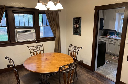 Winslow House | Nice Cozy 2 Bedroom 1bath house Close to DT Winslow
