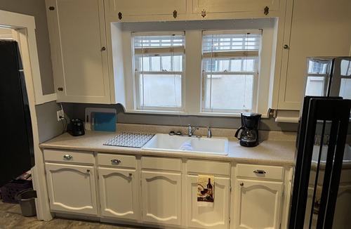 Winslow House | Nice Cozy 2 Bedroom 1bath house Close to DT Winslow