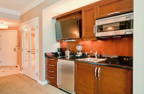 Las Vegas Condo | No Resort Fee | Strip Views, Pools & Parking