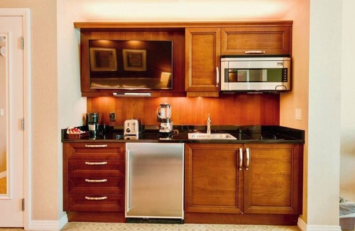 Las Vegas Condo | No Resort Fee | Strip Views, Pools & Parking