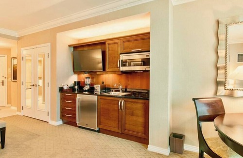 Las Vegas Condo | No Resort Fee | Strip Views, Pools & Parking