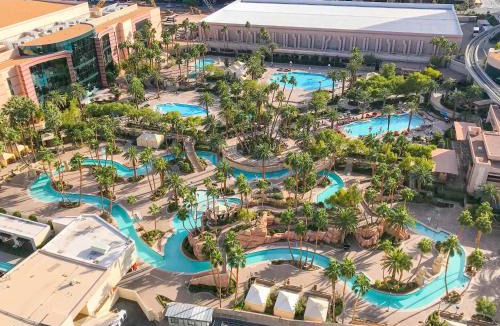 Las Vegas House | No Resort Fee Strip View Balcony+Free Valet+ Pool