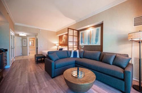 Las Vegas House | No Resort Fee Strip View Balcony+Free Valet+ Pool
