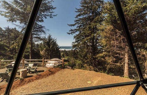 Tierra Del Mar Cabin | North Cape Dome, King Plus - w/SHARED Luxury Bathhouse Access