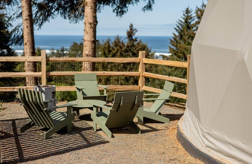 Tierra Del Mar Cabin | North Cape Dome, King Plus - w/SHARED Luxury Bathhouse Access