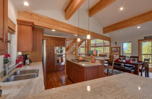 Truckee House | Northstar Retreat with Hot Tub & AC!