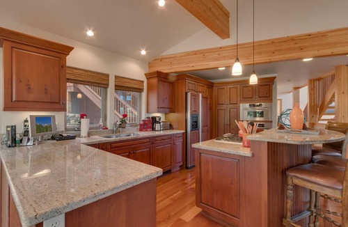 Truckee House | Northstar Retreat with Hot Tub & AC!