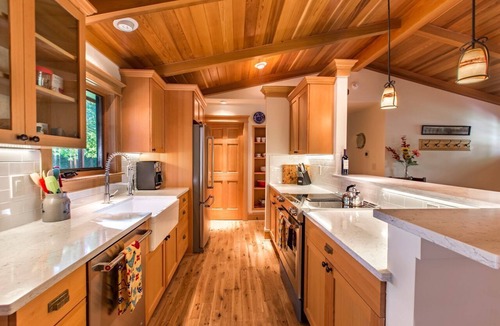 Vancouver House | Northwest Craftsman Lodge, Sleeps 4, 2 Bathrooms, 1700 square feet
