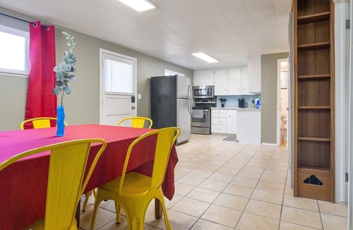 Logan House | Nostalgic Warhol 2BD Apartment