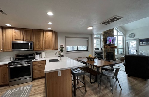 Park City House | NOW BOOKING SUMMER 2026! 2 POOLS, VOLLEYBALL, PICKLEBALL, TENNIS, CONCERTS!