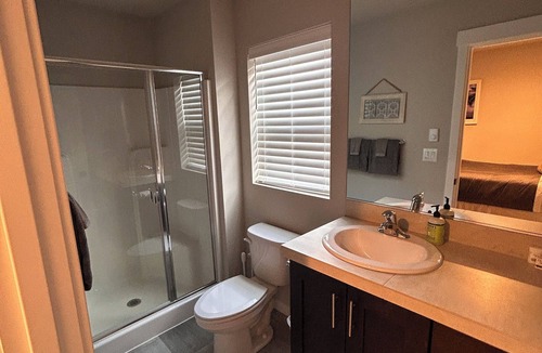 Troutdale House | nTranquil - Studio unit w/kitchenette - Walking distance to Edgefield Concerts