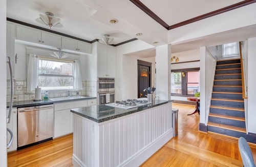 Alphabet Historic District House | NW Portland 8BR Perfect for Large Groups
