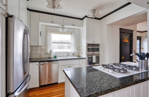 Alphabet Historic District House | NW Portland 8BR Perfect for Large Groups