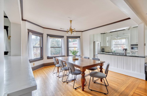 Alphabet Historic District House | NW Portland 8BR Perfect for Large Groups
