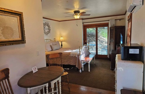 Julian House | Oak Hill Inn, a cozy botique hotel only a 5min stroll to the heart of Julian!