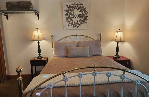 Julian House | Oak Hill Inn, a cozy botique hotel only a 5min stroll to the heart of Julian!