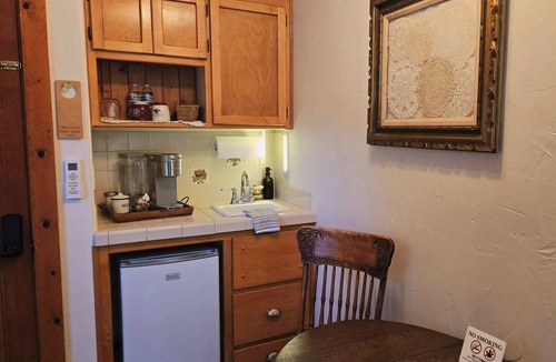 Julian House | Oak Hill Inn, a cozy botique hotel only a 5min stroll to the heart of Julian!