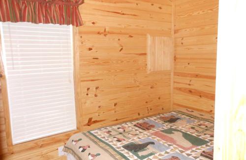Descanso Resort | Oakzanita Springs Camping Resort Cabin 1