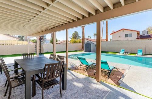 Paradise Villa | Oasis in the desert with huge heated Pool and SPA