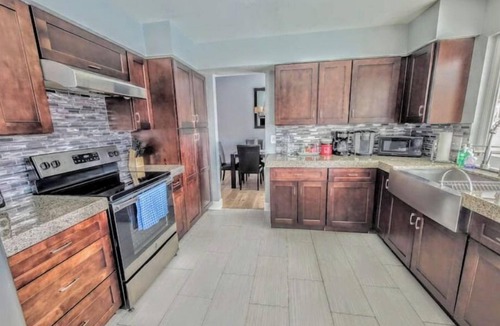 Chinatown House | Oasis w/Opt Heated Pool & Billiards- Mins to Strip